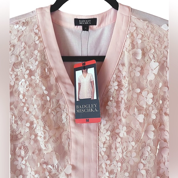NWT Women’s BADGLEY MISCHKA Blush Pink Lace 3D Floral Embellished Blouse Medium - Picture 3 of 6